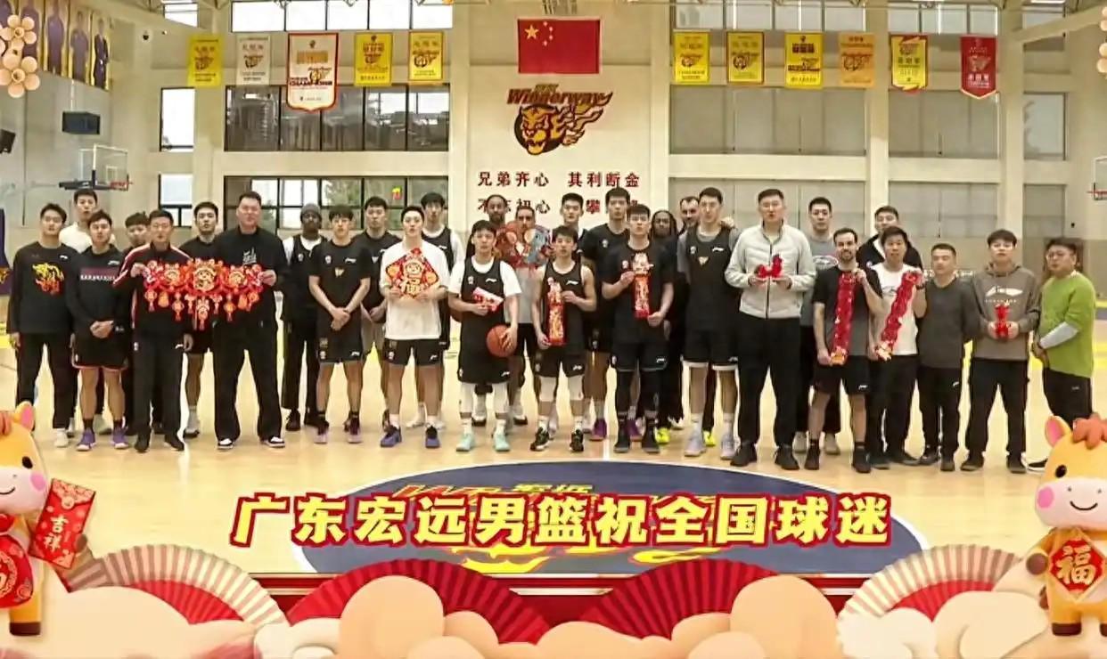MK体育官方网站-广东备战新疆：徐杰杜润旺打闹，小崔360斤深蹲，奎因2人划船